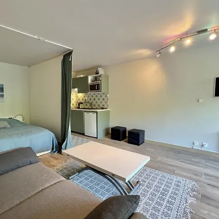 Bright Just A Stone's Throw From The Sea アパート