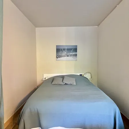 Bright Just A Stone's Throw From The Sea Appartement